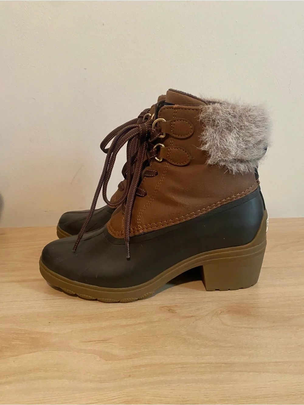 Sperry Two-Tone Brown Waterproof Lace-Up Winter Boot with Faux Fur 6.5